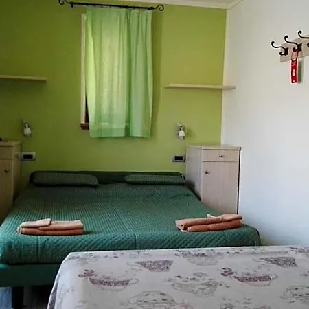 Garni Delia Hotel *